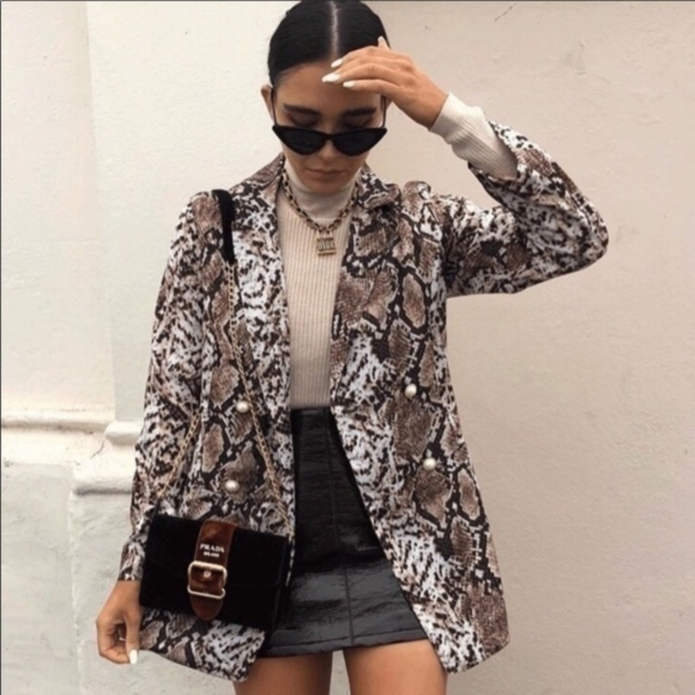 ✨⭐️Snakeskin Printed Mid-Length Blazer✨2 4 6✨
